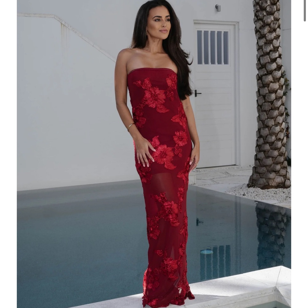 Chic Strapless Burgundy Floral Dress